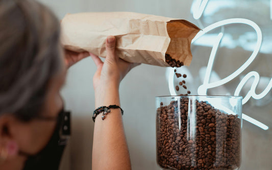 Wie du den Einstieg in Spezialitätenkaffee schaffst – ohne Geld zu verbrennen